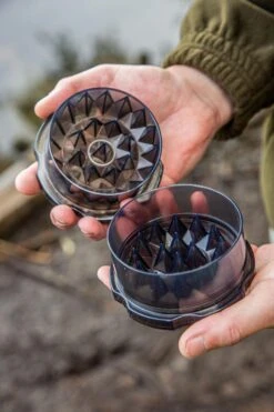 Ultimate Round Grinder Bait Crusher 10cm 14 Ultimate Round Grinder Bait Crusher 10cm -Visser Xpert Verkoopwinkel 6e8ece55e562fc98