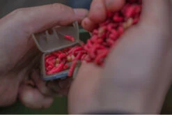 Guru Maggot Feeder Medium 55g -Visser Xpert Verkoopwinkel 97c0a0892e53b7a9